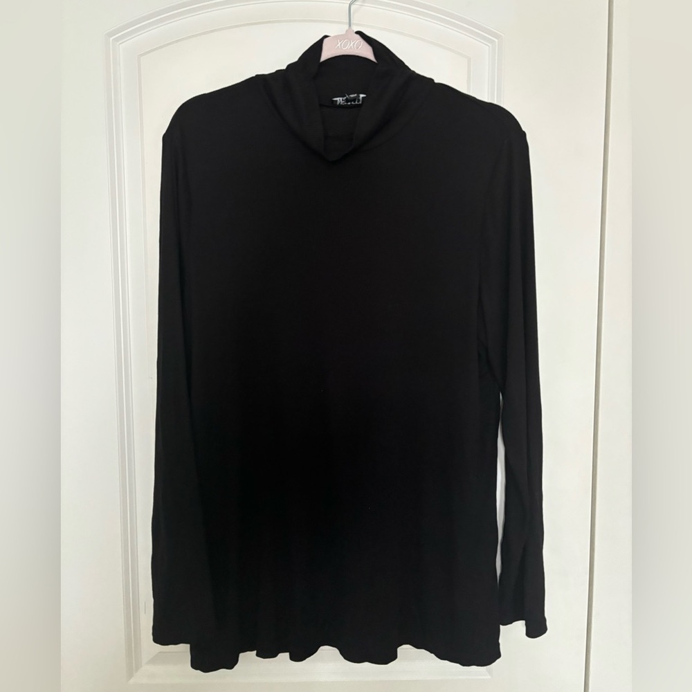 Jones and New York black turtleneck